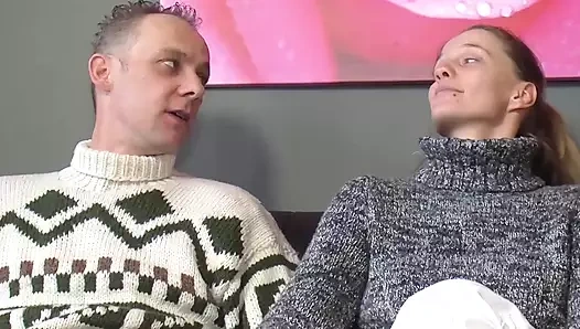 Sapık karım için sürpriz üçlü seks - Alman çift yabancıyla sikişiyor