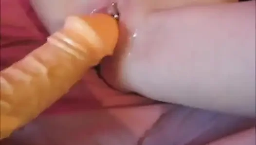 Kendimi sevmeyi ve alet emmeyi çok seviyorum