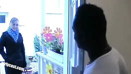 Nici'nin büyük zenci sürprizi! Siyah bir adamla ilk kez