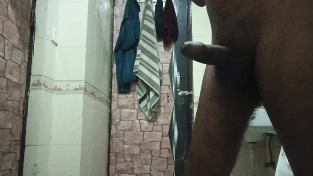 Banyoyu temizledim ve sonra mastürbasyon yapmaya başladım.