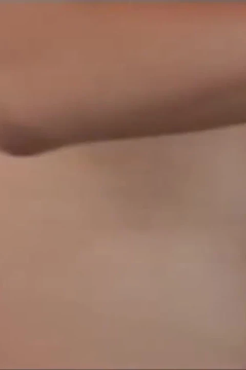 İngiliz sarışın sürtük siyah bir yarak alıyor