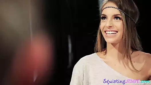 lezbiyen bebeğim POV sırasında sapphic orgy