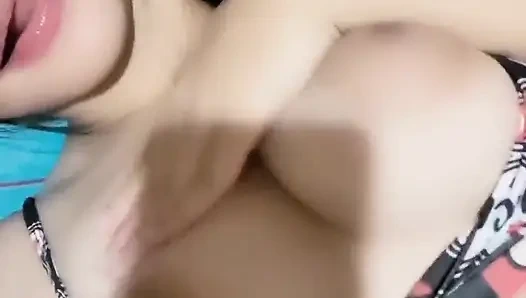 Japon kız mastürbasyon yapıyor ve fışkırtıyor