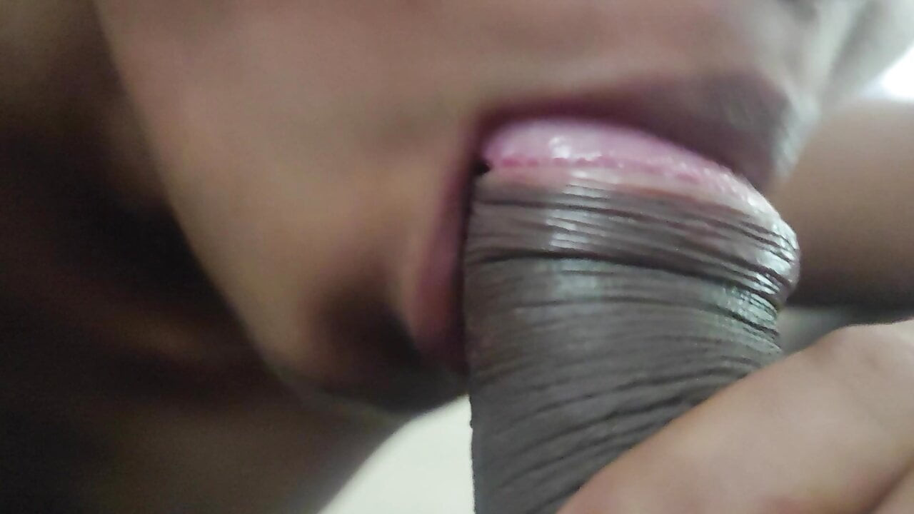 Genç Hint 18yo genç veren oral seks ve Başlarken boşalmak içinde ağız ve üzerinde memeler