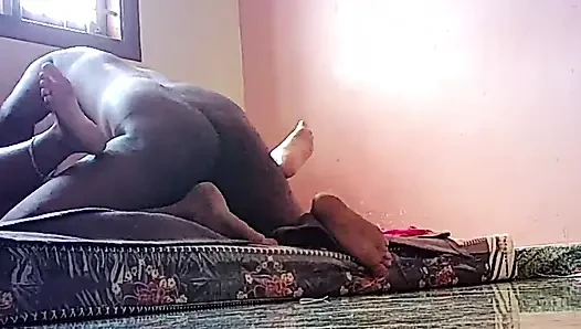 Üvey erkek kardeşim beni evde kimsesiz sikmek istiyor