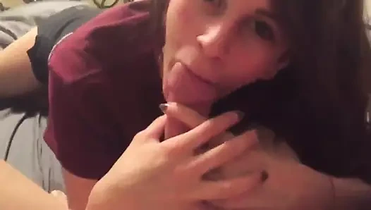 Kız arkadaşım bir porno oyuncusu gibi berbat ve o bunu biliyor