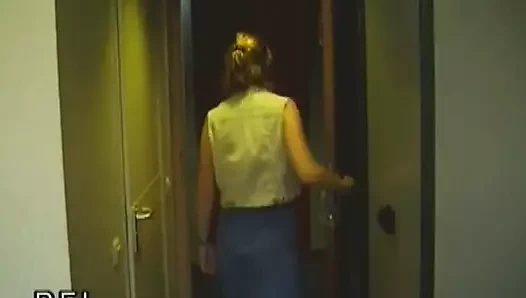 Azgın ıslak piliçlerle sert sikiyor