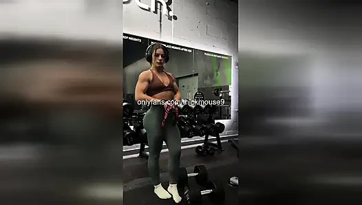 18 yaşındaki küçük bir genç kızın oyuncu seçmeleri ve döllenmesi