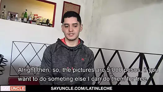 Latin çocuk yabancının büyük aletine binmek için parayı kabul ediyor