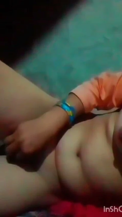 Bölüm 3 ateşli kız tüm kıyafetlerini vücudundan çıkardıktan sonra amını kalın bir salatalık ile siktiriyor | Klip 1