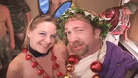 Vahşi guavaween bukkake bubi tavşan kaltak otel fahişesi partisinde sikişiyor!