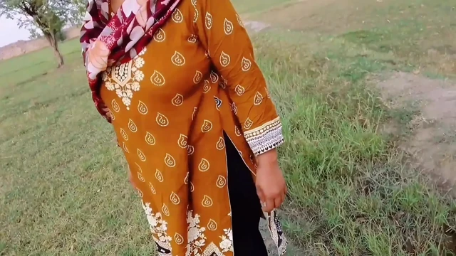 Pawg culo bionda cougar viene scopata nel parco