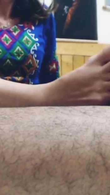 Сногсшибательный момент из "ногами большого черного члена на живой вебкамере"