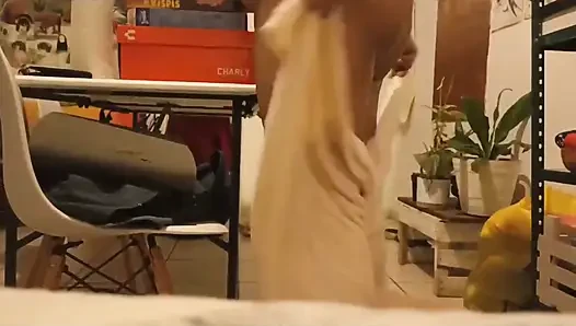 Tombul hamile kız arkadaşım bana tangasını giyerek videosunu gönderiyor