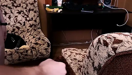 Oyun oynuyorduk ve bana muz yerine sikini verdi