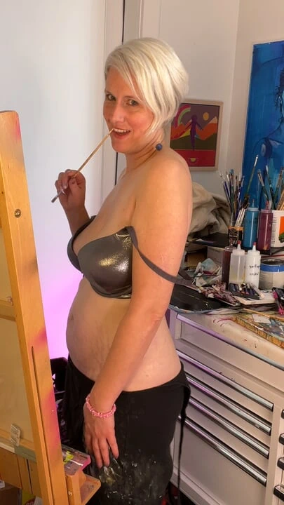 You Got Hard Modeling For your MILF Artist Neighbor When She Painted you And Gave you A JOI