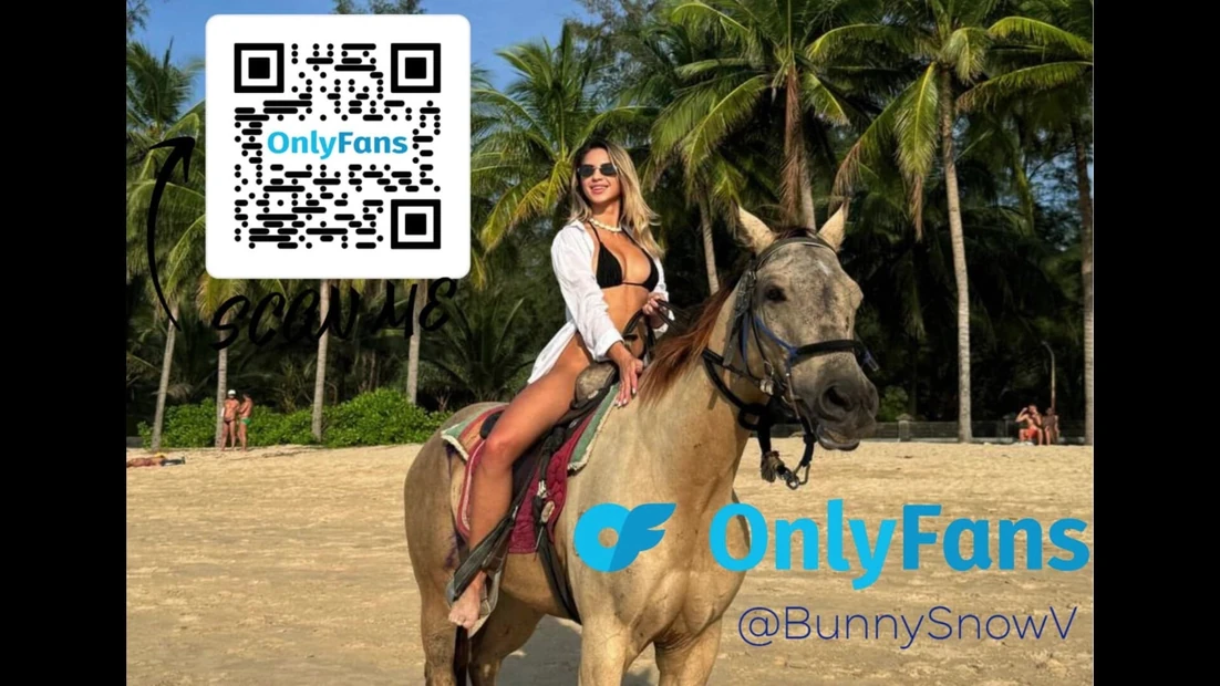 Серфера в метро (Minecraft) мастурбирует соло