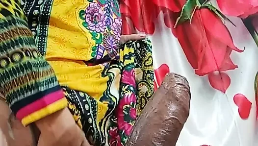 Sevimli kız ham emiyor