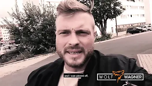 Orta yaşlı seksi kadın tombul bebek Adrienne Kiss için mutfak masasında sikişiyor! Wolfwagner