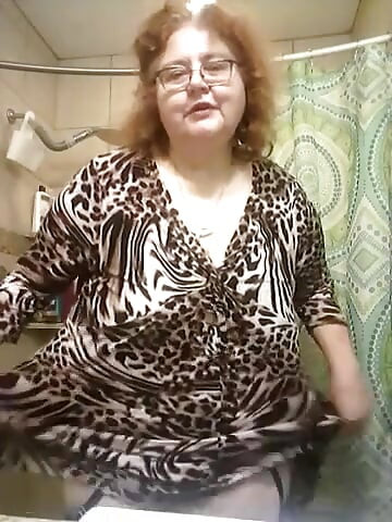 Ssbbw banyoda soyunuyor