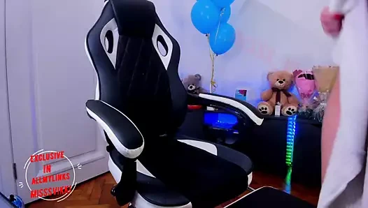 Sakin ol, vikki zaten bir yetişkin...