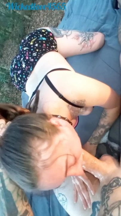 Pov sıkı derin boğaz slobbering üzerinde büyük çük