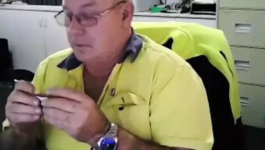 Adım baba sigara üzerinde kam oyun ve boşalmak