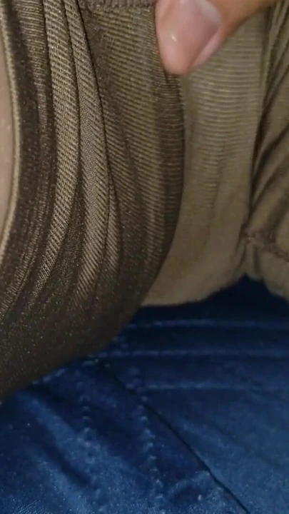 Эмоциональный момент из "Сводная сестра получает кримпай после просмотра порно, часть 1"