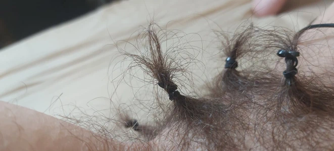 Amcıkla oynuyor, am kılıyla oynuyor, büyük dudak, parmaklama, kıllı amcık