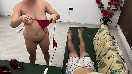 Üvey kız kardeşim iç çamaşırını seçmesine yardım etmemi istiyor!