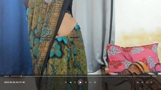 Seksi düşük kalçalı seksi sari striptiz