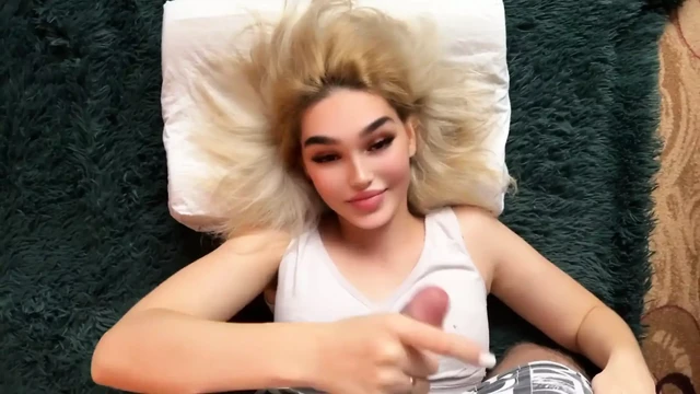 Kız arkadaşım emmeyi reddetti, onu sert sikmek zorunda kaldım