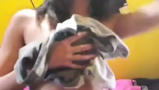 18 yaşındaki tatlı üstsüz