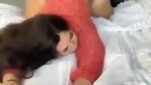 Siyah erkekler karını sikerken bir film yapıyor