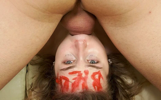 Tombul genç kız büyük yaraklı götten ağza sikiliyor