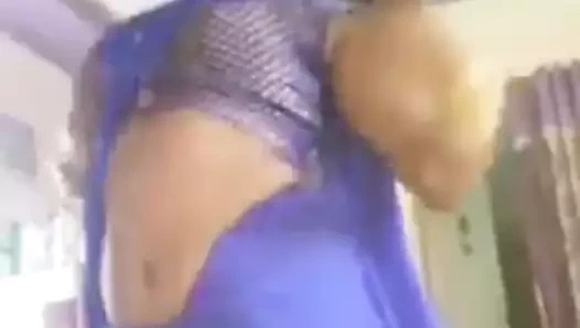 Hint milf soyunma üzerinde web kamerası