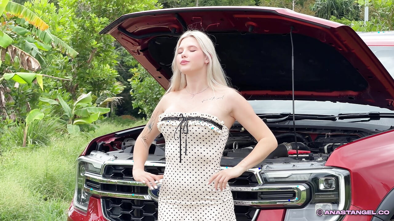 Yararlı koşucu motorda külot buluyor ve şimdiye kadarki en iyi teşekkür seksini alıyor