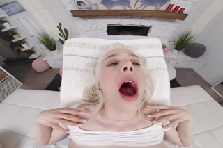 Üvey kızın Scarlett Hampton