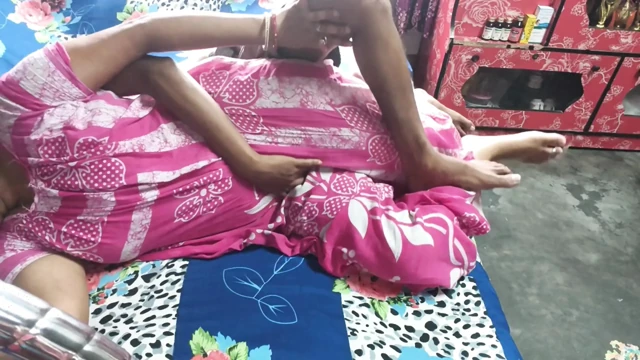 Deshi bhabi ki bister gorom kiya puri somoy