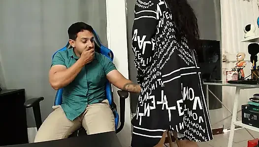 Çok ateşli bir şekilde ofiste yalnız bırakıldık