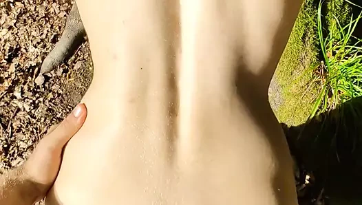 Ormanda sikilmek kesinlikle daha doğal hissettiriyor