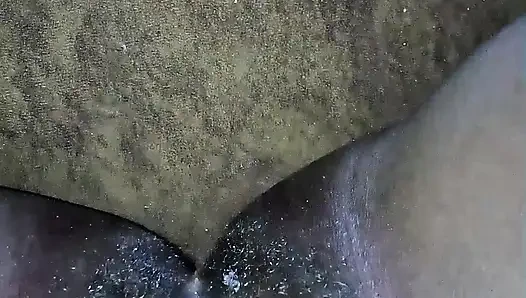 Sıkı amcığımı genişletmeye çalışıyorum