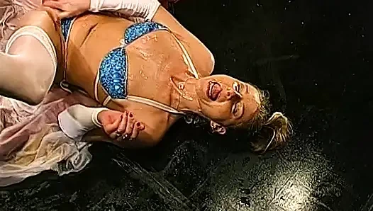 Ggg John Thompson - Ateşli Sürtüğün Emiyor