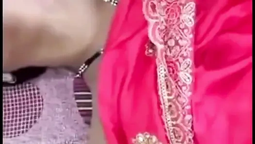 Ateşli Hintli Bengalli köylü evli kadın ve 19 yaşındaki devor evde tek başına anal seks