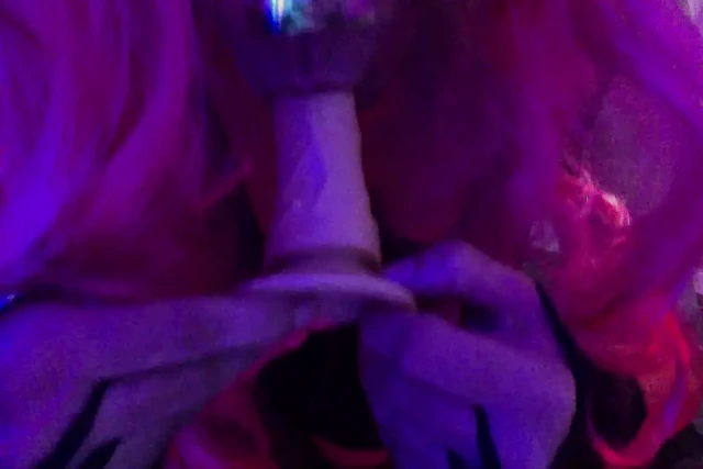 Бразильский кросс с большой задницей делает тренировку отсоса перед вебкамерой!