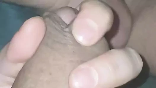 Üvey anne üvey oğluna kalın yarak alıyor ve mastürbasyon yapıyor