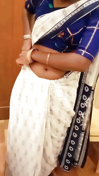 Hintli tamil evli kadın renu külot vücut gösterisi ve gizli en iyi arkadaş için yavaş sari pansuman azdırıyor! Indianhotwifex