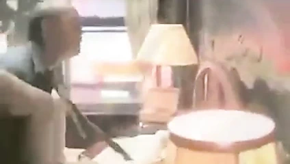 Milla jovovich sert becerdin alır - döngü videosu