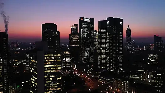 Sarışın, azgın MILF Sikişmek ve Vücuduna Sıçtırmak İstiyor