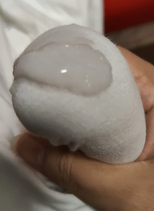 Sperm güzel bir meslektaşımın kıyafetlerini sikiyor